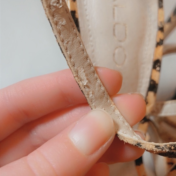 Aldo Yellow Snakeskin Heel - Picture 4 of 8